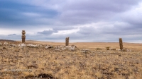 Кладбище Кызаулер с тремя стелами-кулпытасами