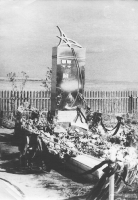 Памятник космонавту, дважды Герою Советского Союза В.М. Комарову, на месте гибели в 1967 г.