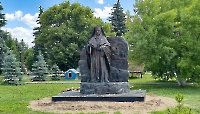 Памятник сестрам Покровского женского монастыря и его последней настоятельнице – игумении Серафиме (Почеревиной)