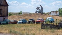 Подъезжая к Ишкининскому пруду, словно попадаешь во времена Советского Союза