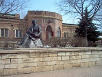 Памятник А.С. Пушкину у здания гауптвахты